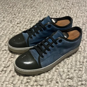 Ljusblå Lanvin Skor - Nästan helt nya lanvins som endast testats. Uk 7 vilket motsvarar ca 42 (passar 41 och 43 också)