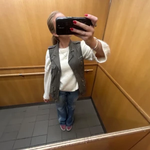 Stickad tröja - Säljer nu dena as Nice vita stickade tröja ❤️❤️❤️🙌🏼🙌🏼🙌🏼