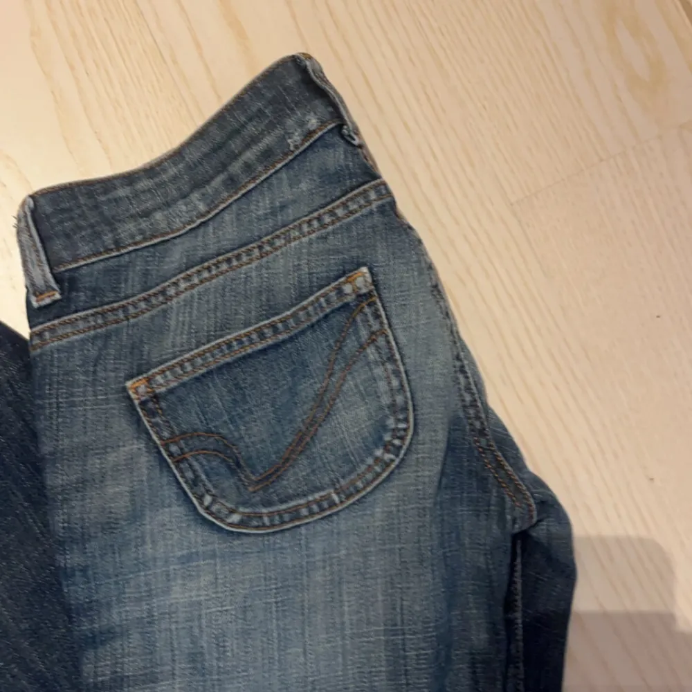 Jättesnygga Low waist jeans, har inga bilder på då de var för små💗💗W27 L32. Jeans & Byxor.