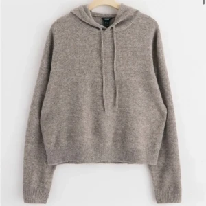 Stickat tröja - Stickat tröja från Lindex, använd men bra skick!🤍nypris 399 kr