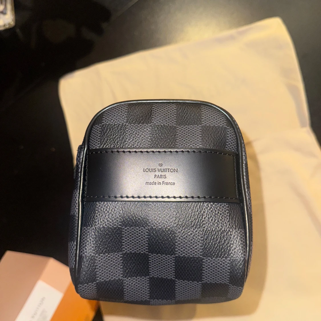 Rutig axelväska från Louis Vuitton