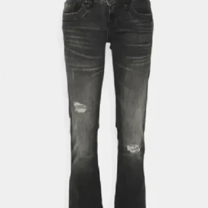 Söker dessa ltb jeans i w28 / 27 - Hej söker dessa mörk  gråa ltb jeans i w28/ 27 L30/32 för ett BRA pris!🥰🥰