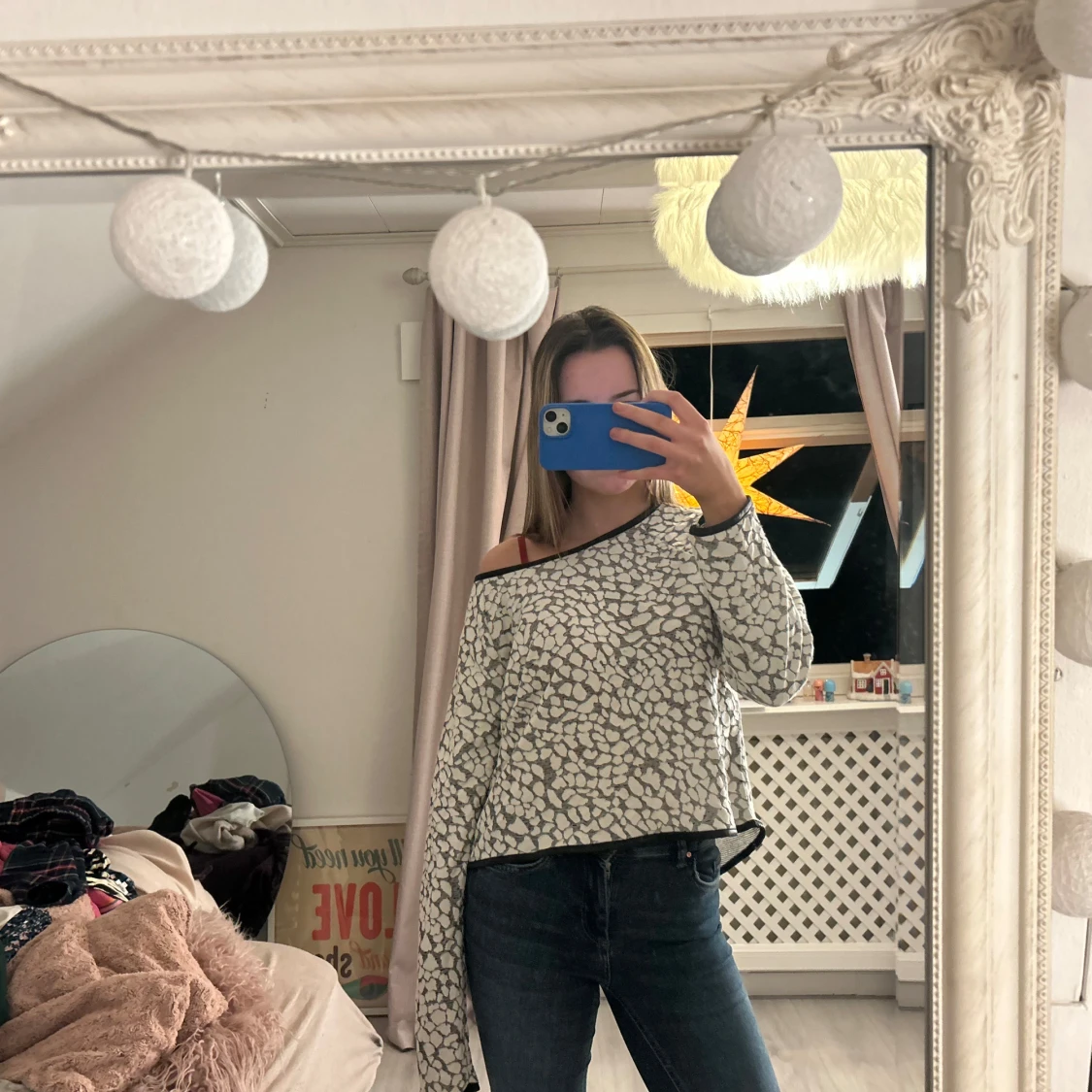Vit och svart offshoulder tröja - 90