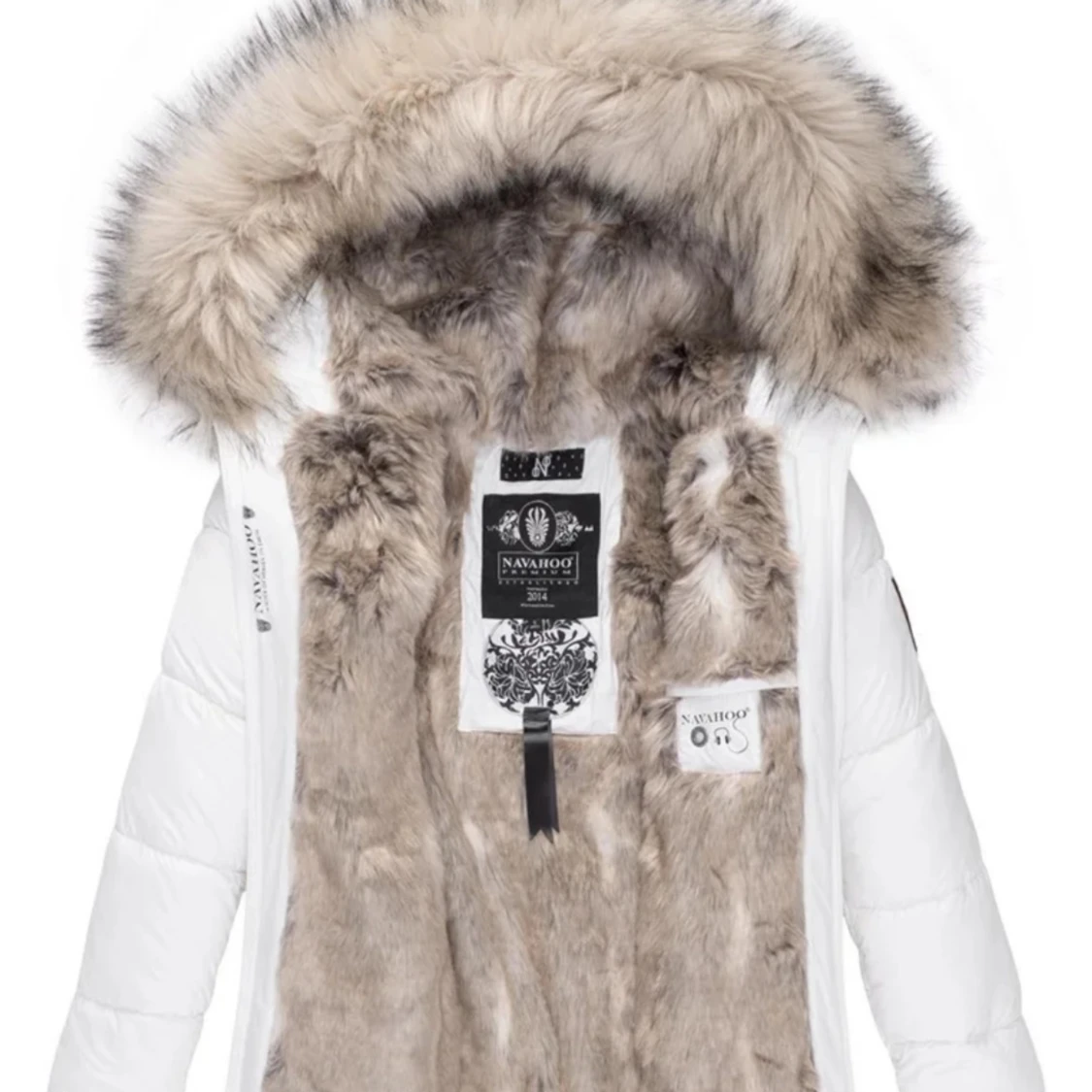 Vit pufferjacka med pälsdetaljer från Navahoo - 92