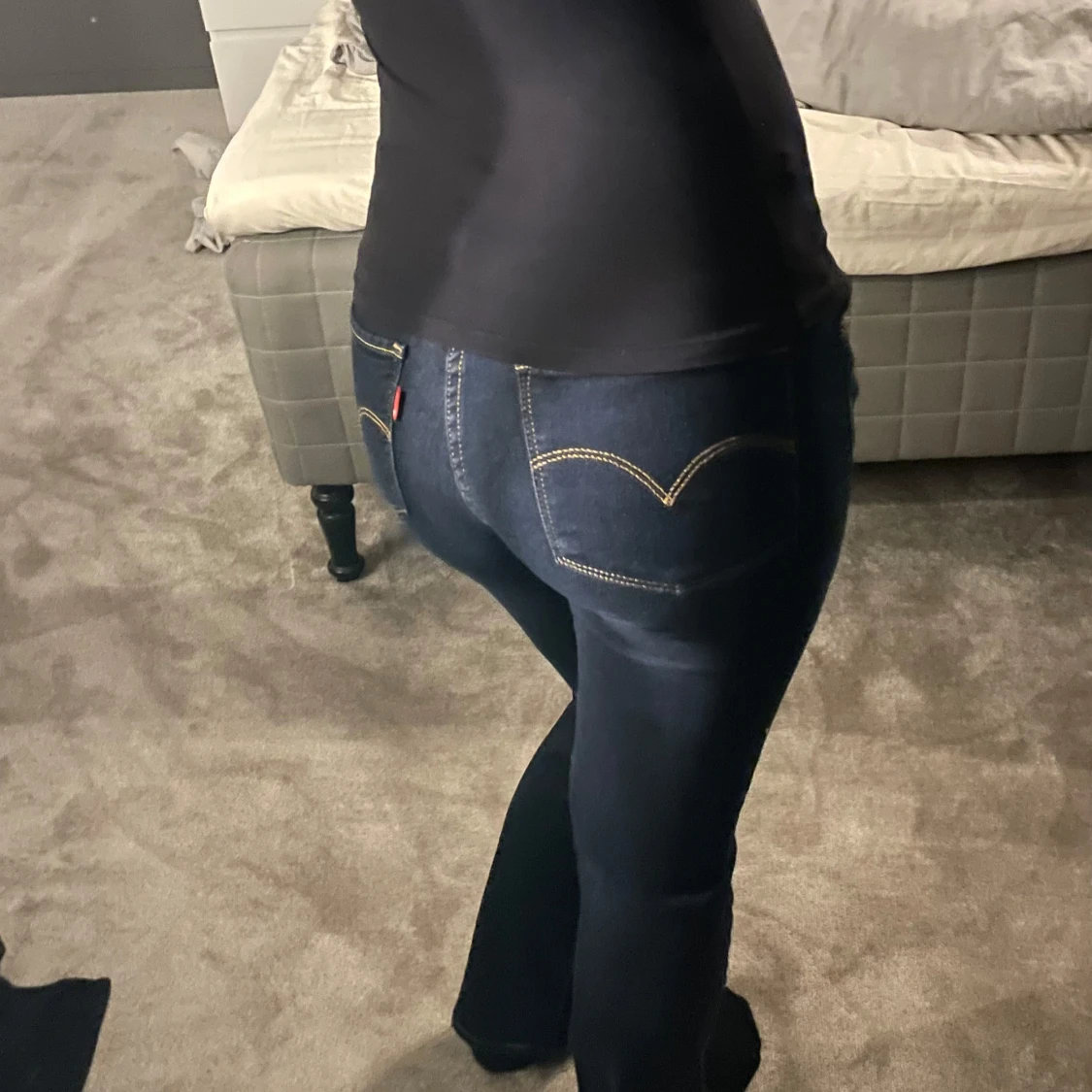 Mörkblå jeans med bootcut - 27