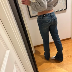 Blå LTB Valerie jeans - Skitsnygga ltb valerie jeans som tyvärr inte kommer till användning. Använda en gång så är i princip nya. Kontakta gärna för mer information 🥰
