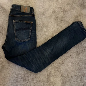 Nudie jeans - Säljer mina nudie jeans i modellen Lean Dean. Väldigt bra skick och sitter slim. Storlek W28 L 32. Hör av er vid frågor.