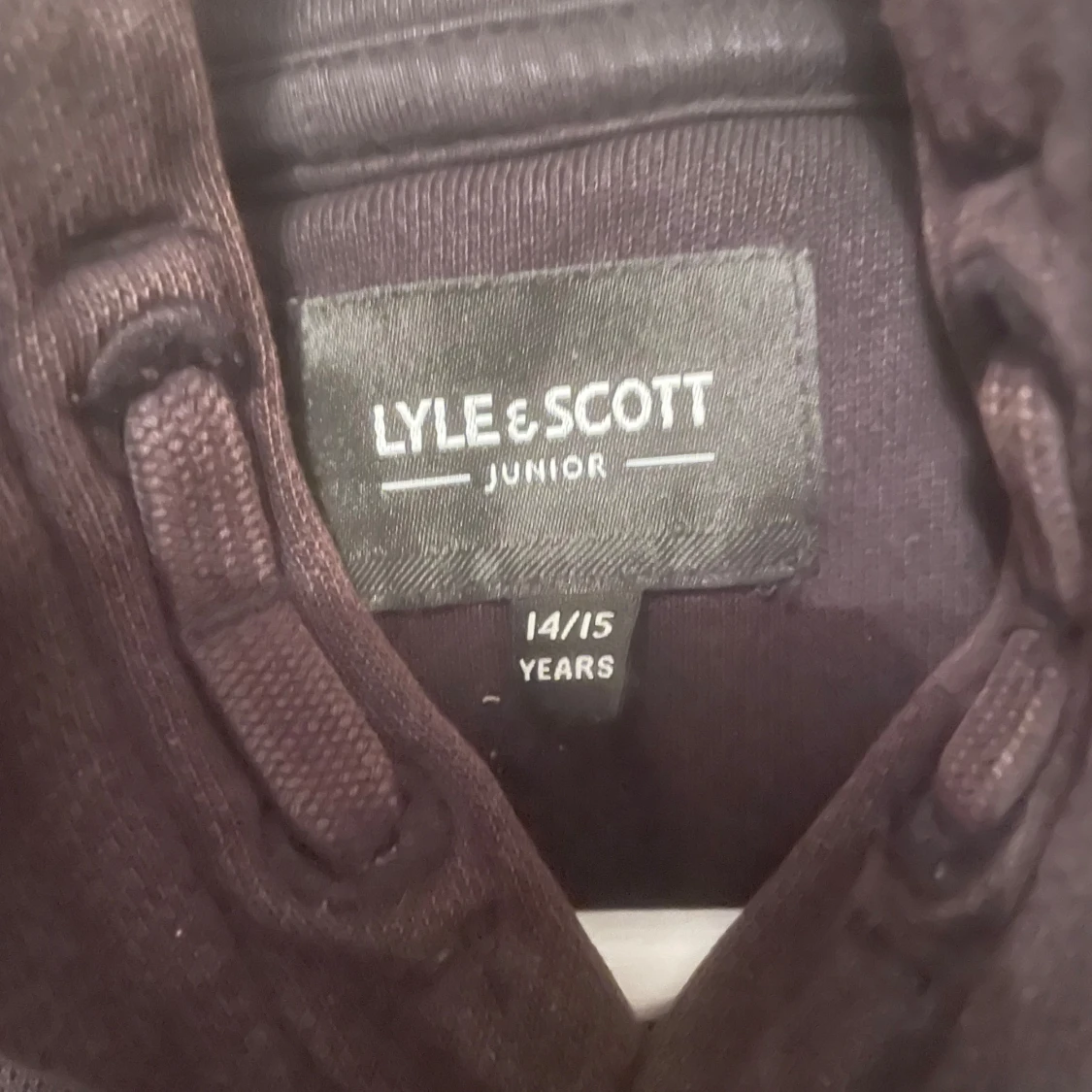 Svart hoodie från Lyle & Scott, strl 14/15 år - 91