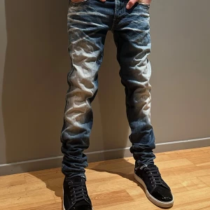 Reaplay jeans - Snygga unika jeans från Replay med slitna detaljer⚡️ Säljer nu dessa pågrund av att dom är för små⚡️storleken är w30 och L34⚡️priset kan diskuteras⚡️