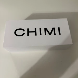 Solglasögon från Chimi - Snygga solglasögon från Chimi, modell 07. Helt oanvända med plasten kvar. Sista bilden visar samma modell men annan färg!