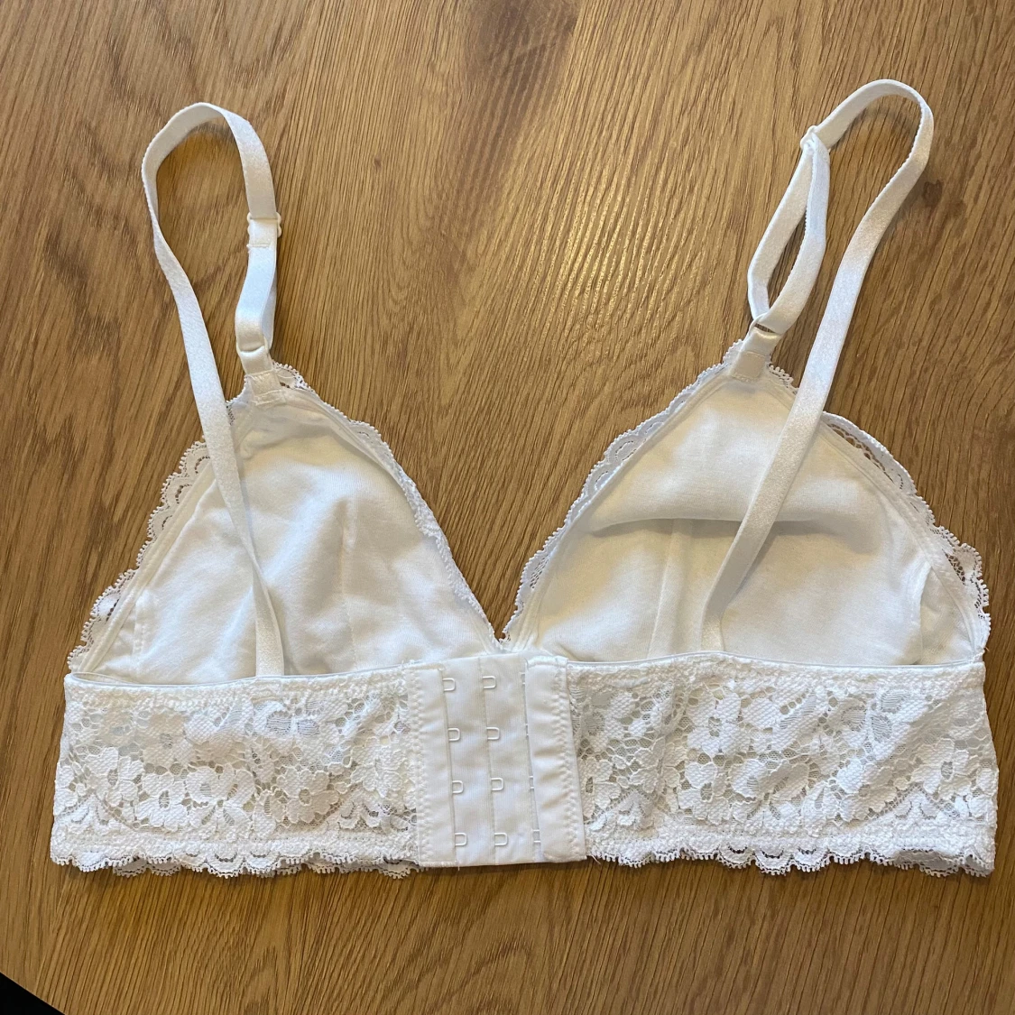 Vit spetsbralette från Hunkemöller - 91