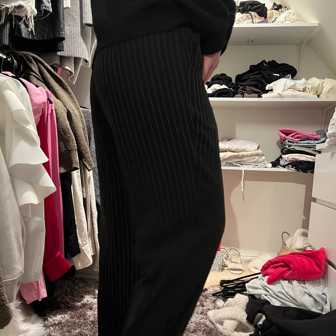 Svarta randiga kostymbyxor - 90