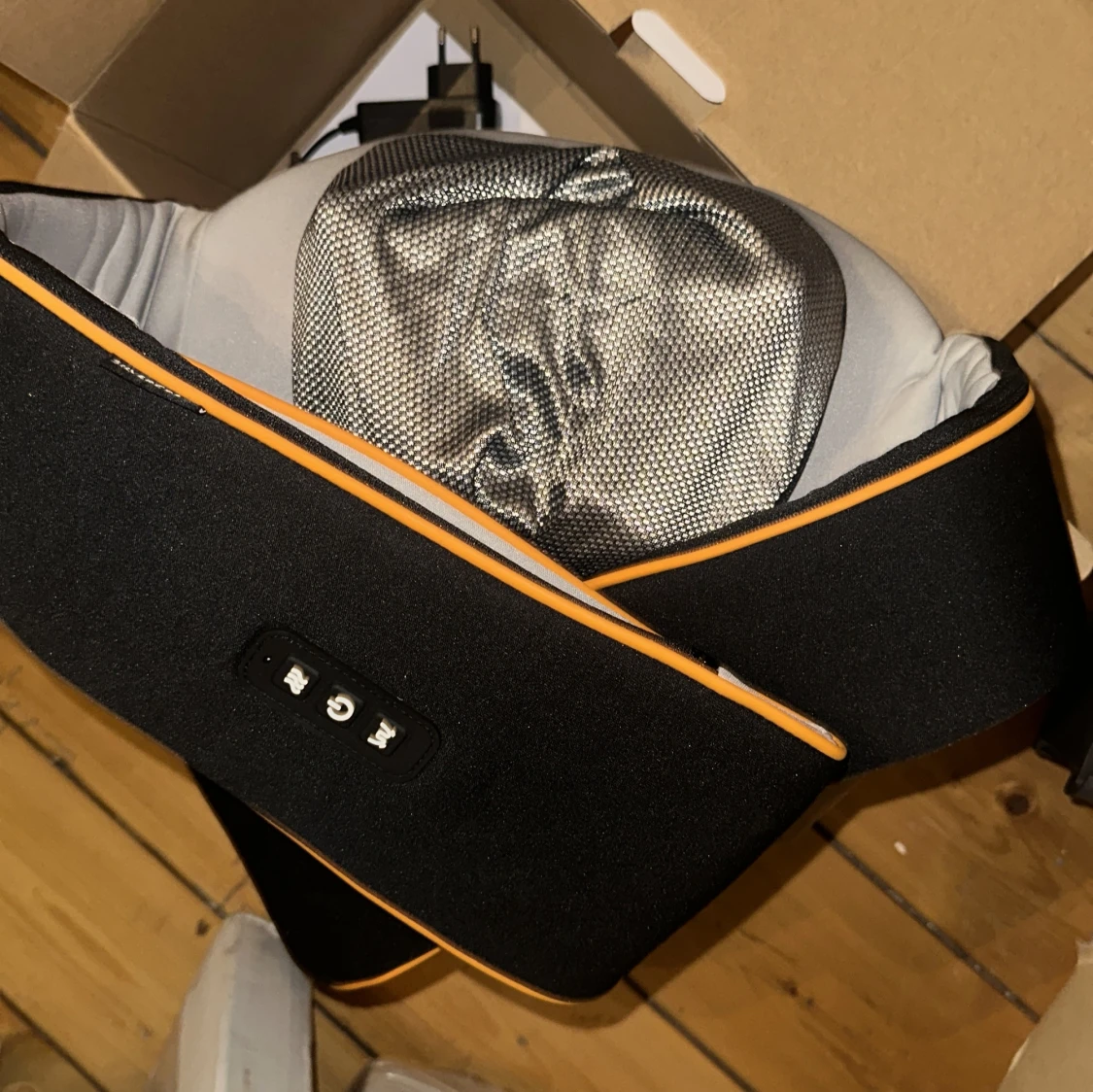 Massage- & värmekudde för nacke/axel & rygg  - 92