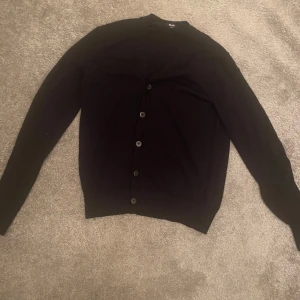 Snygg 100% merinoull cardigan  - Säljer en cardigan i merinoull. Storlek xs. Pris kan alltid diskuteras!! Många som vill ha den så det är först till kvarn. 😁