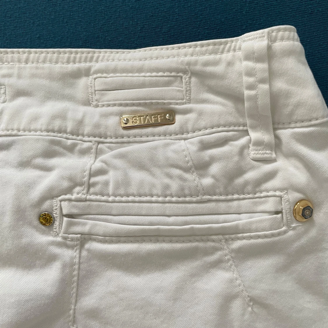 Vita shorts från Staff - 92