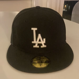 LA keps - Jag säljer min äkta LA keps. Inköpt för ett tag sen. Använd men i fint skick.