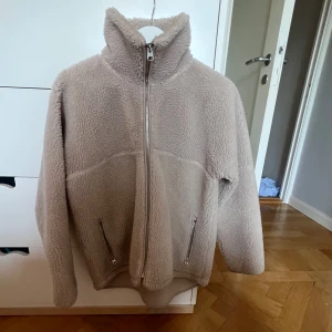Arket Teddy jacka!! - Så snygg Teddy jacka från Arket!!💟