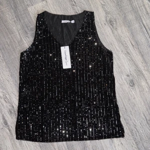 Glittrig svart topp - Super snygg aldrig använd