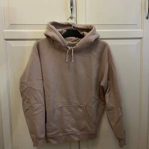 Trendig beige hoodie från BikBok. Använd så lite nopprig, men det går lätt bort med noppermaskin💫 Snöre saknas. 