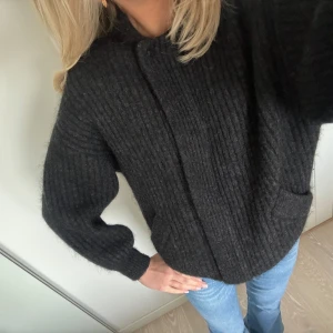 Kofta i ull - Så sjukt fin kofta i mohair från H&M💕 sparsamt använd 