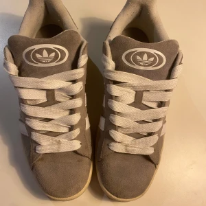 Adidas Campus 00 - Adidas Campus som har blivit för små och säljs till er bra pris Tecken på lätt slitage relativt använda