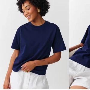 Ginatricot T-shirts - Tre stycken jätte fina T-shirts i ett jätte fint sick som jag köpte i sommras.Jag tog de tyvärr i fel storlek så de kommer inte till användning😊Jag köpte de på 3för2 och då köpte jag alla för 340kr (170kr st).Jag säljer de för 50kr st,alla 130kr❣️