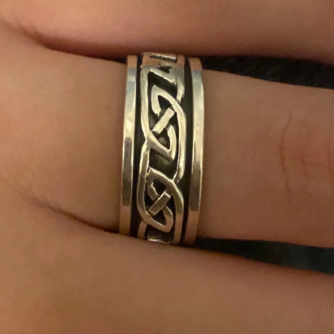 spinner silver ring