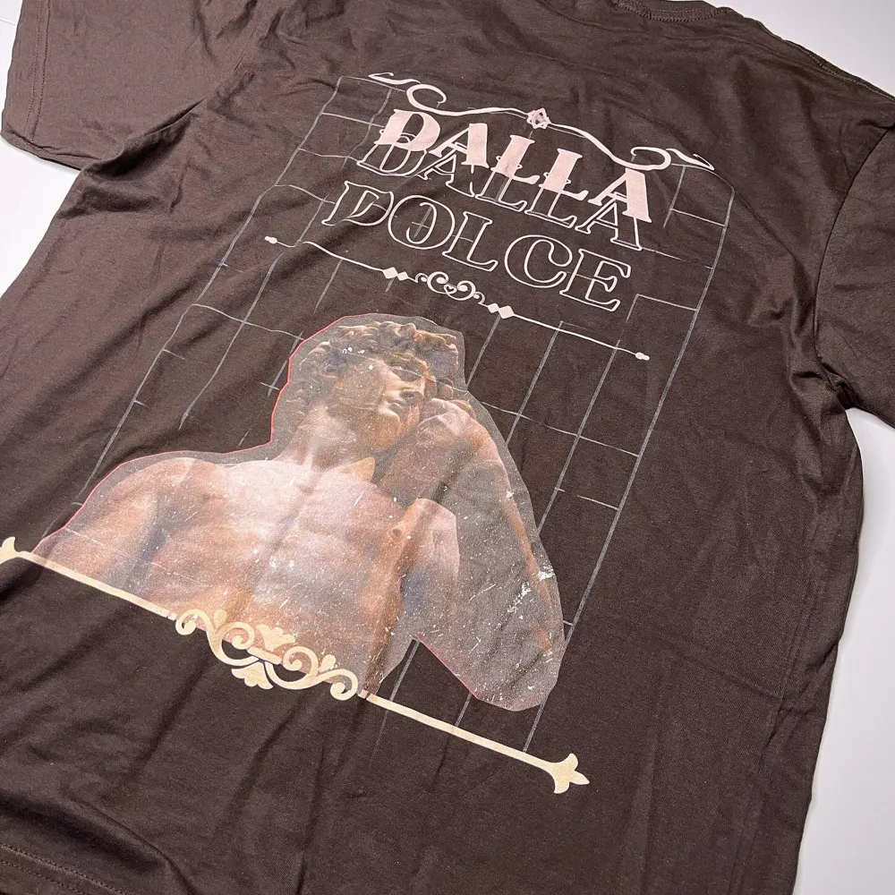 Classic art meets contemporary style. Elevate your look with the Michelangelo David tee. T-shirts.