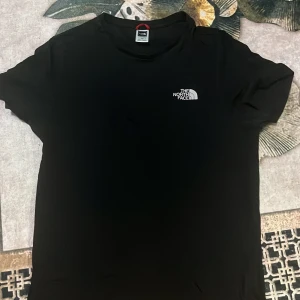 North Face t shirt - The North Face t shirt i storlek M