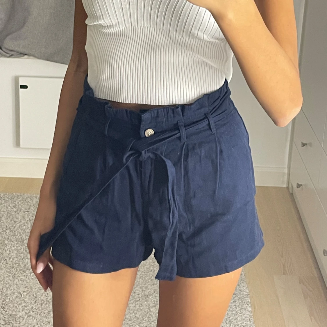 Mörkblå shorts från Vero Moda - 90