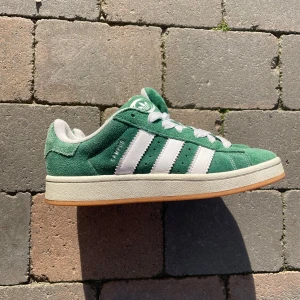Adidas Campus 00’s - Säljer mina älskade campus för de används inte längre tyvärr. Ingen skada på skon och har kvar båda skosnörena och lådan🔥