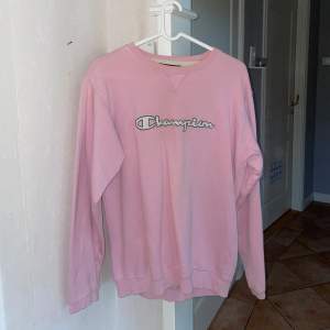 Rosa sweatshirt från champion i storlek S/M Använd men hel och ren