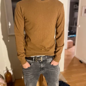 Ulltröja - Höstig tröja, aldrig använd. Passar s/xs.