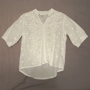 Blus - Söt kortärmad blus❤️