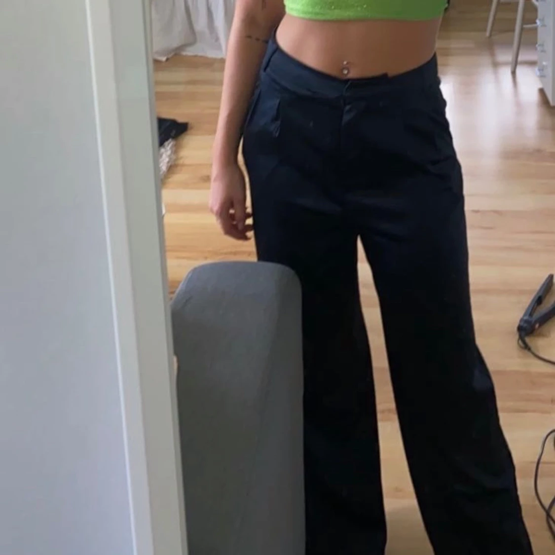 Glansiga kostymbyxor