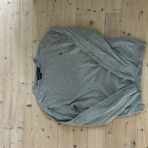 Ralph lauren tröja - Säljer nu en snygg Ralph lauren tröja storlek s i otrolig bra skick