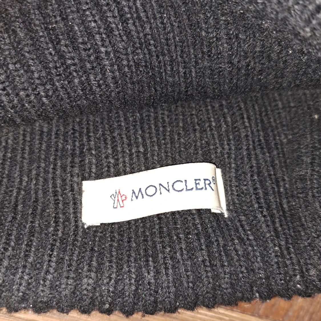 Fet Moncler mössa - 90