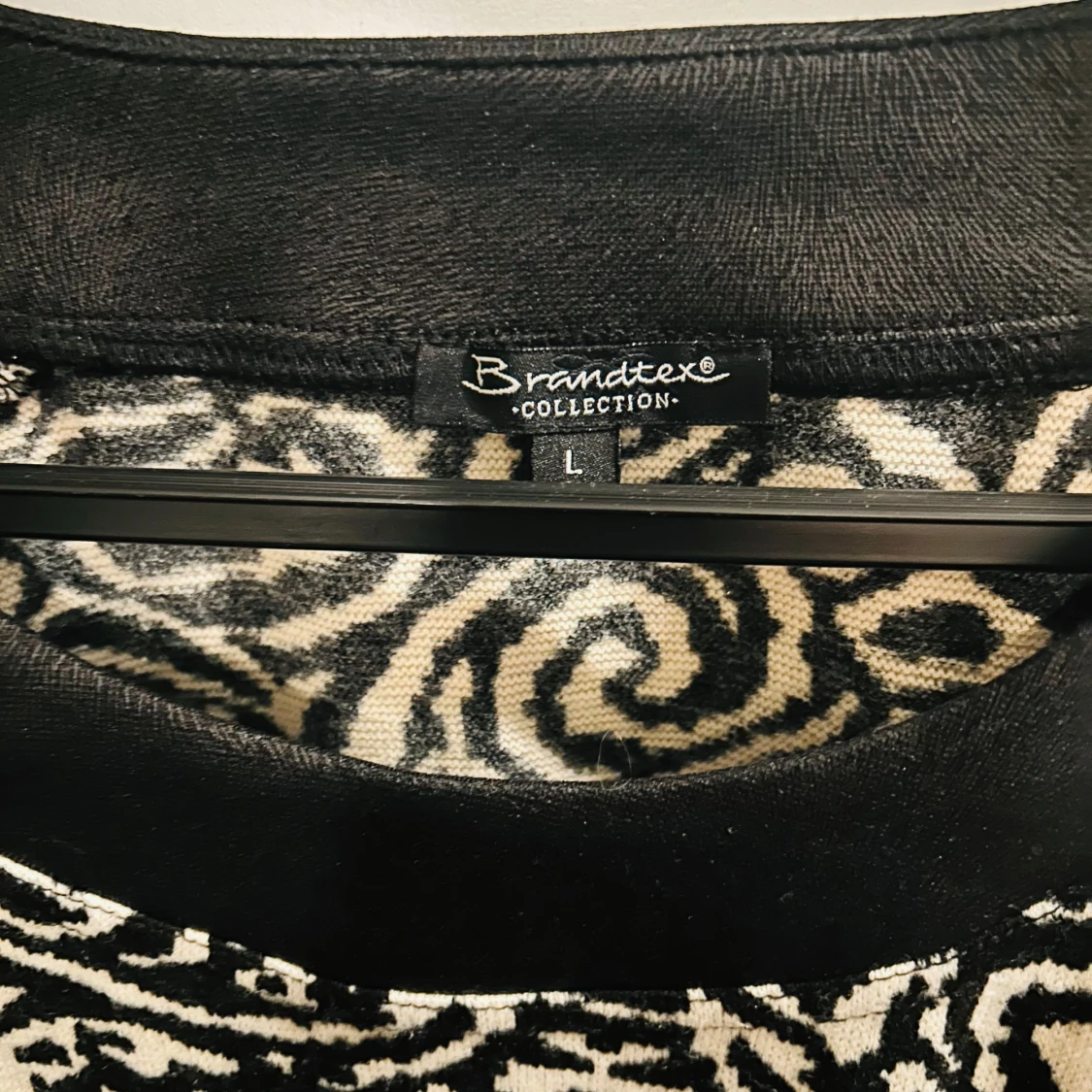 Svartvit mönstrad tröja från Brandtex - 91