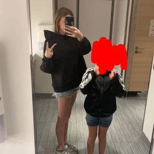 Svart hoodie - Varm svart hoodie från gina 🍁🍂