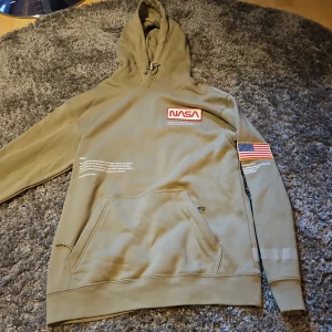 Hm nasa hoodie stl s - Mycket bra skick stl s