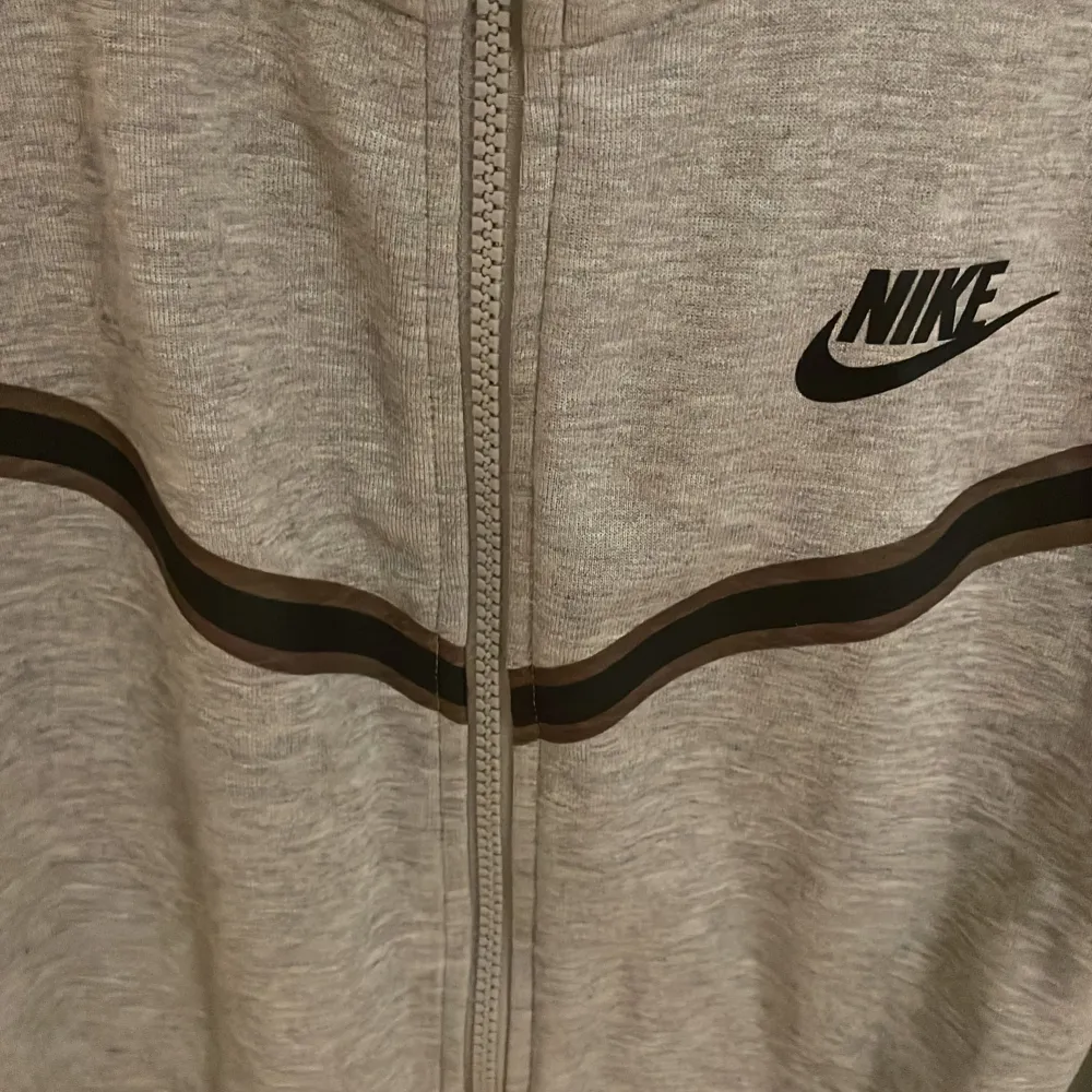 Nike tech hoodie, grå. Hoodies.