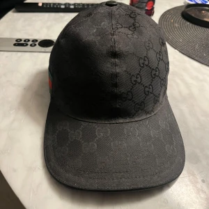 Gucci Keps Svart - Äkta Gucci keps i storlek M Använd en sommar Skick 8/10