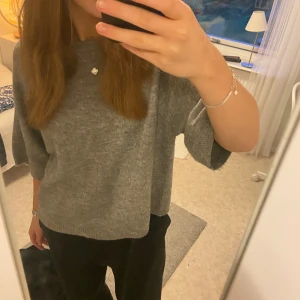 Lager 157 tröja - Trekvartsärmad oversized tröja i väldigt bra skick blir ej nopprig eller så ! Hör av dig om fler bilder eller frågor 🤍