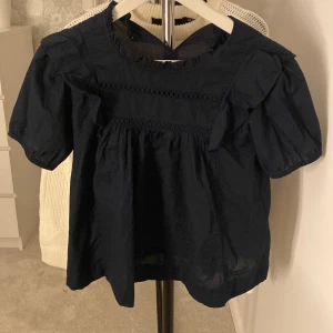 Blus  - Säljer denna superfina blus ifrån Gina Young!💕💕 kom privat för fler frågor💓