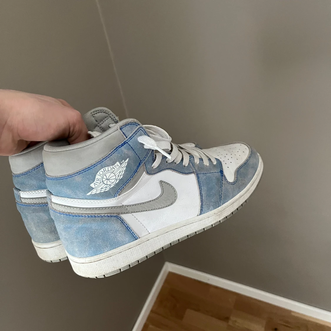 Jordan 1 Hyper Royale  - 2
