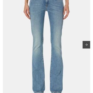 Diesel jeans bootcut  - Snygga blå bootcut jeans från diesel. Knappt använda och väldigt najs och passar till mycket. Pris kan diskuteras, passar S/M typ, storlek 27/32