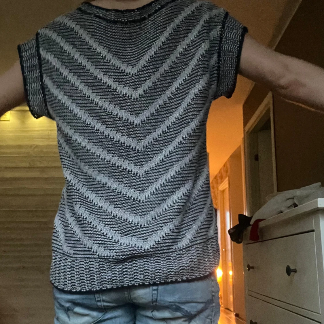 Svartvit mönstrad topp - 3