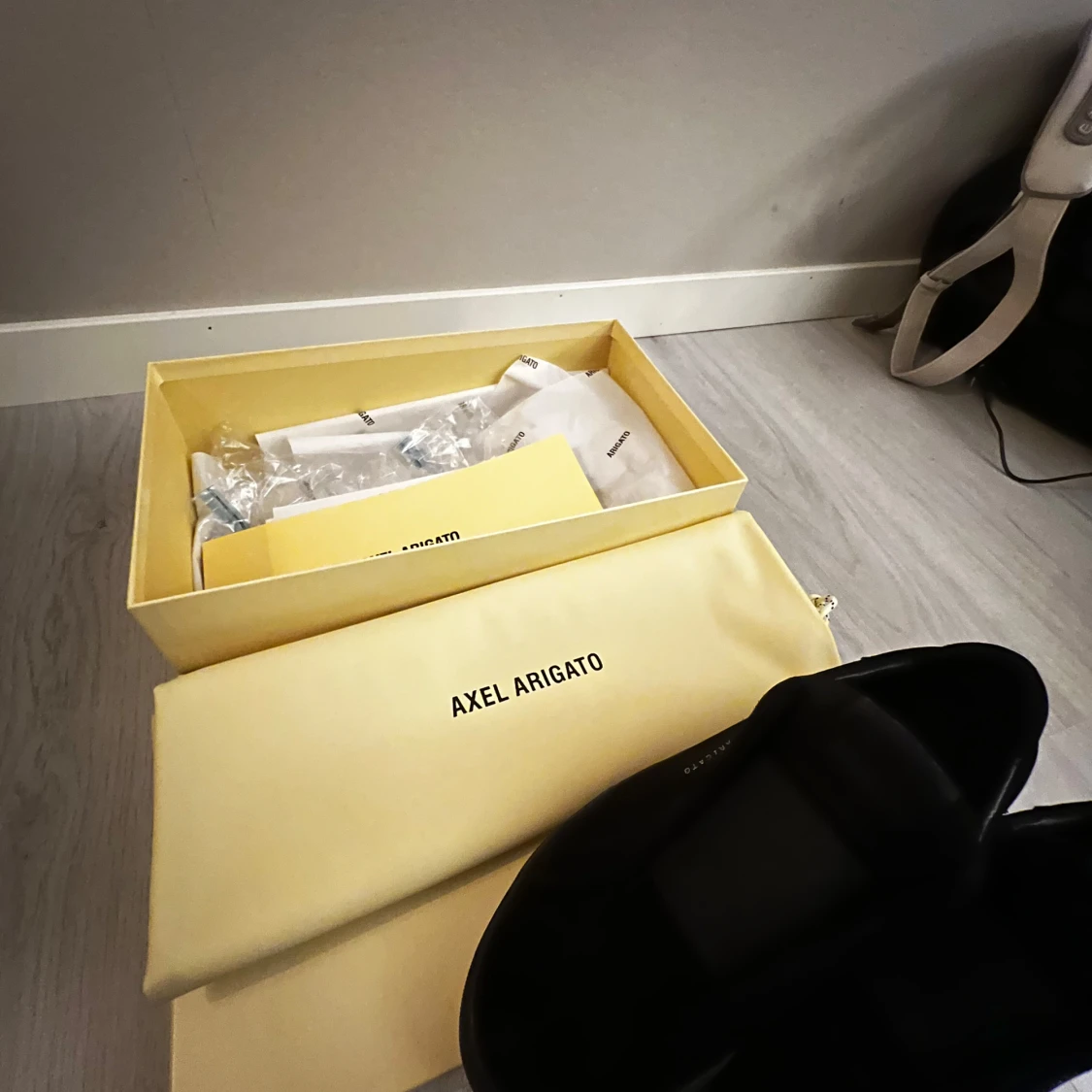 Svarta sneakers från Axel Arigato - 3