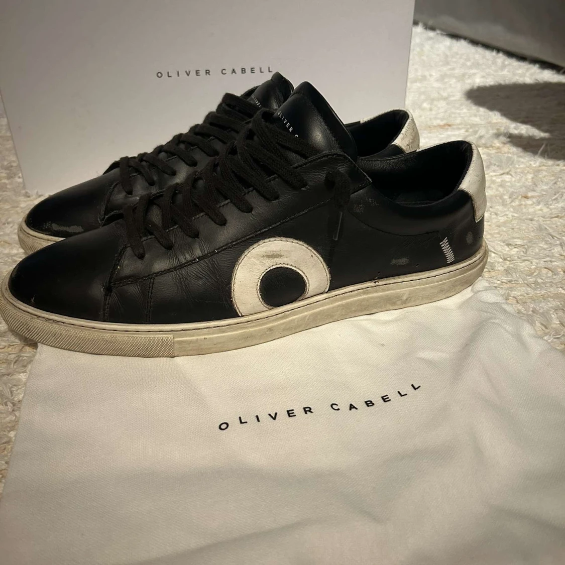 Svarta sneakers från Oliver Cabell - 1