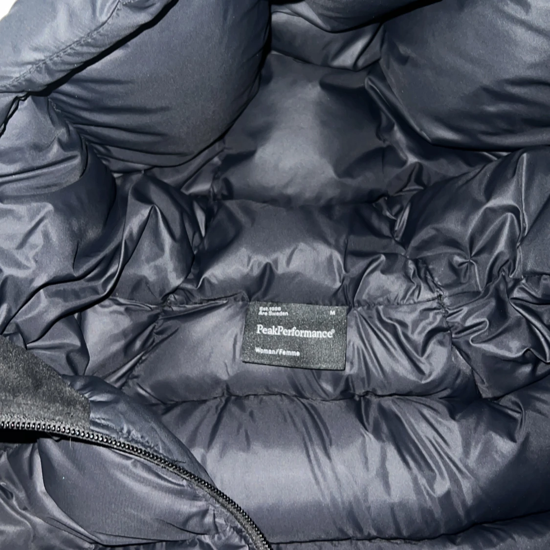 Svart dunjacka från Peak Performance - 2